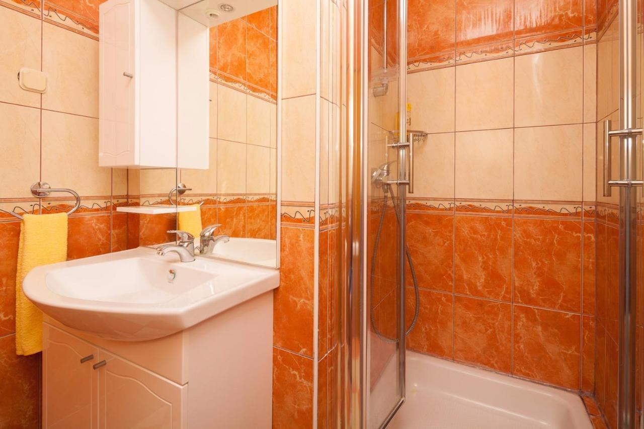 Spacious Apartment With Parking&Garden Marčana Exterior foto