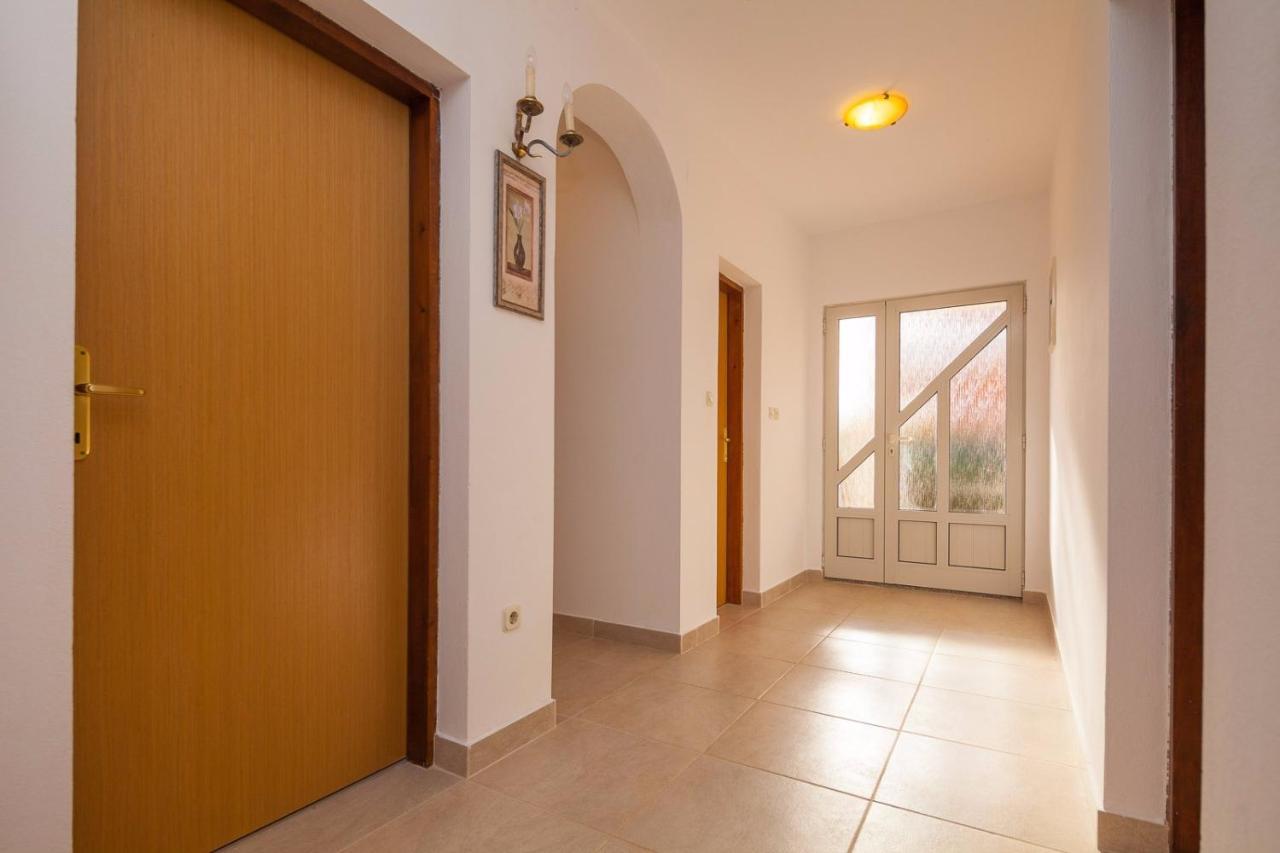 Spacious Apartment With Parking&Garden Marčana Exterior foto